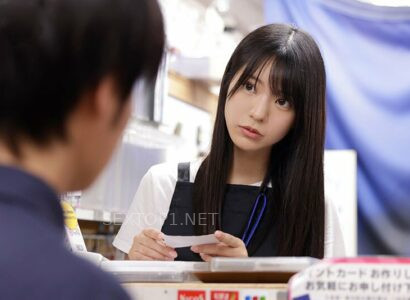 chan-lam-tinh-voi-ban-gai-thanh-nien-di-mua-dia-jav-ve-xem-thi-yeu-phai-em-thu-ngan